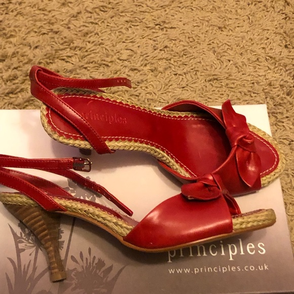 NWT, Principle sandals - Picture 2 of 4